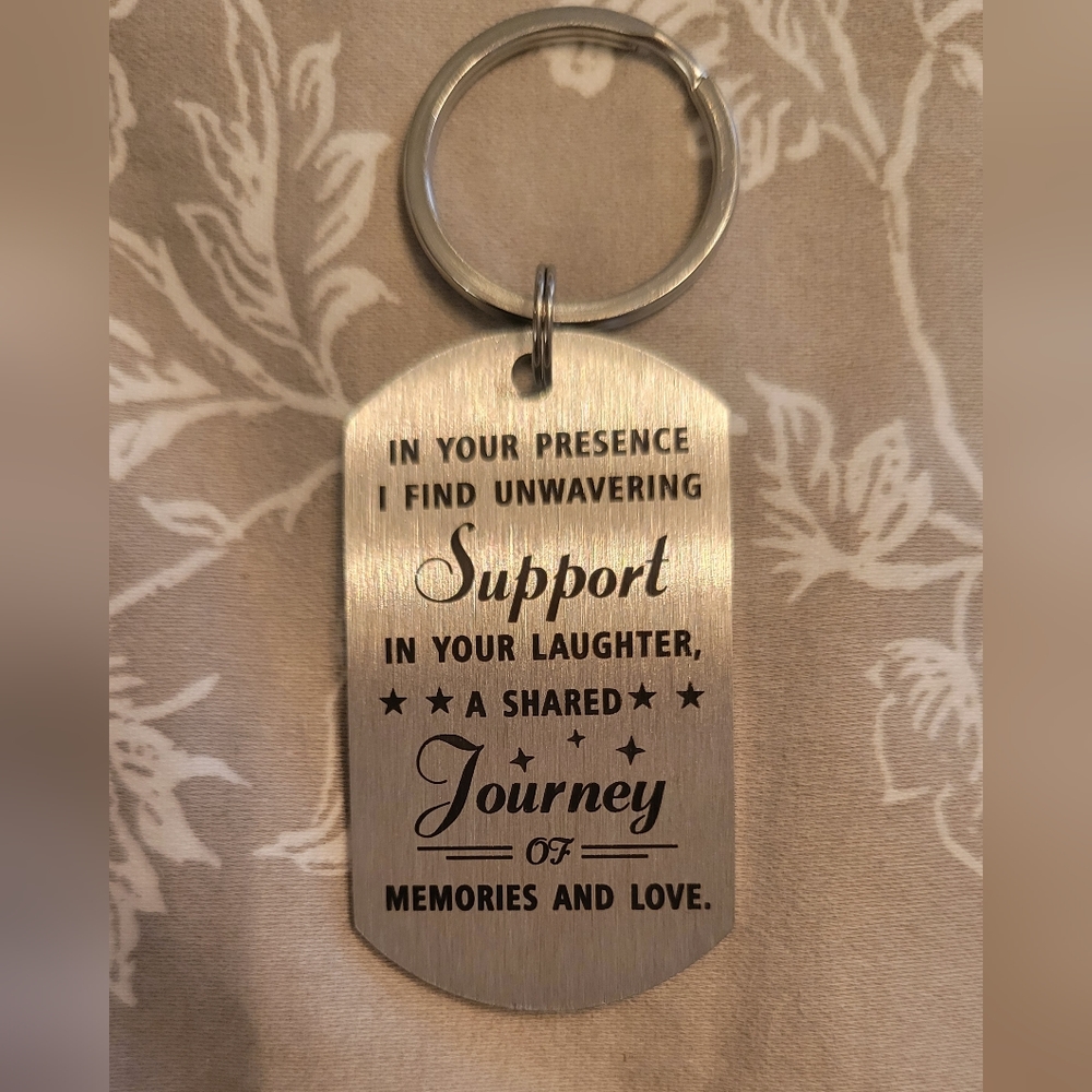 Keychain for a sister or a  bestie, but what's the difference. BAND NEW
